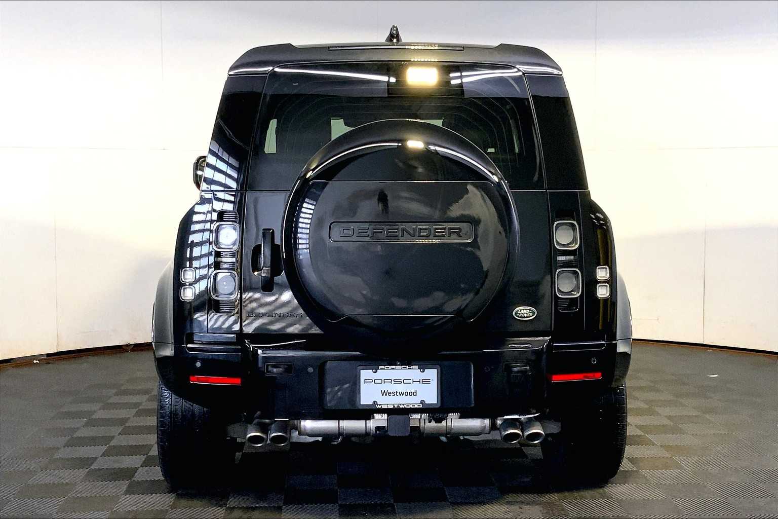 2023 Land Rover Defender V8 photo 6