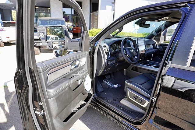 New 2026 Diamond Black Crystal Pearl-Coat Exterior Paint RAM Laramie image 42