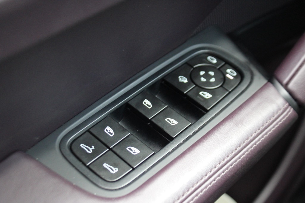 2025 Porsche Cayenne Coupe Base photo 18