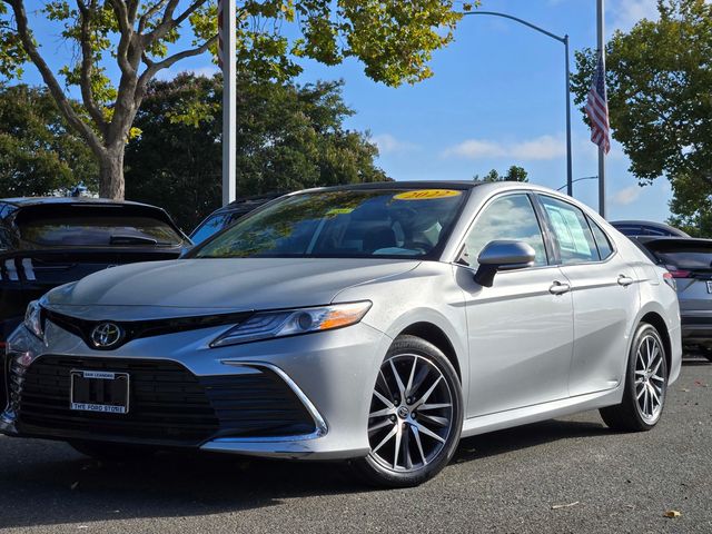 2022 Toyota Camry XLE photo 2