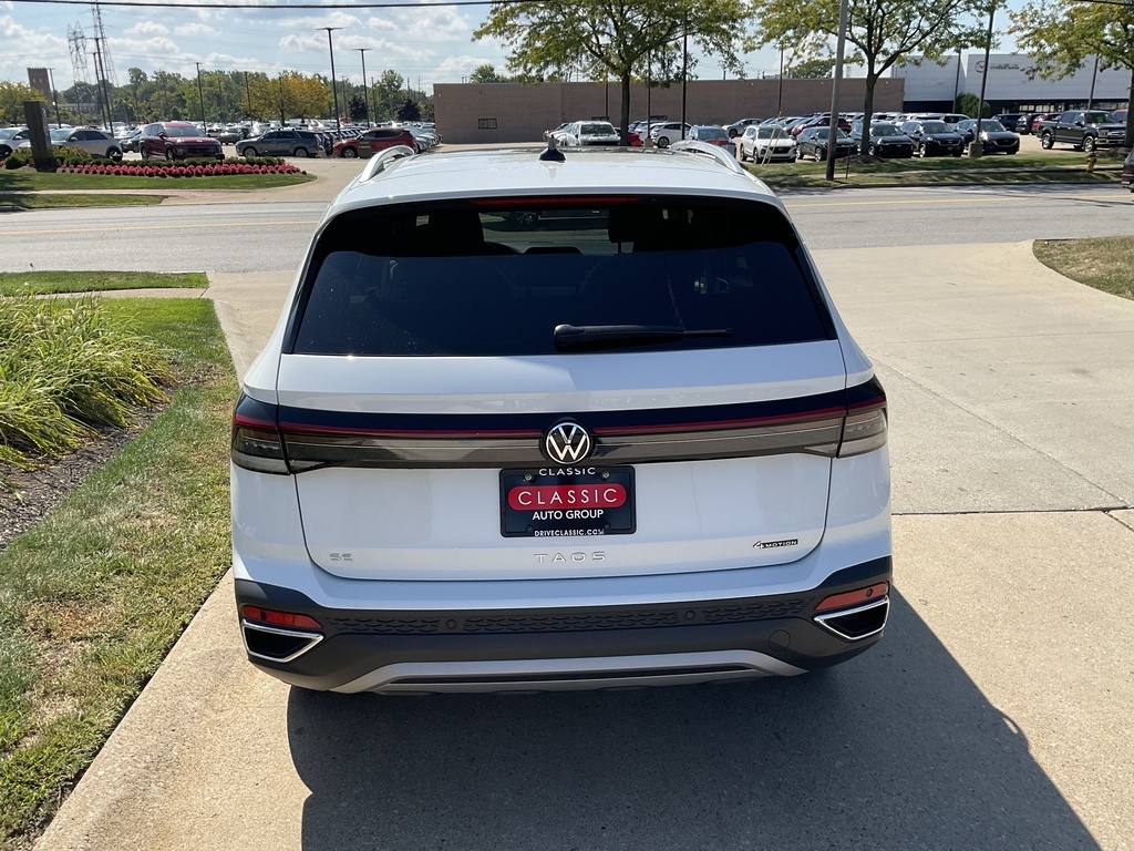 2025 Volkswagen Taos SE photo 2