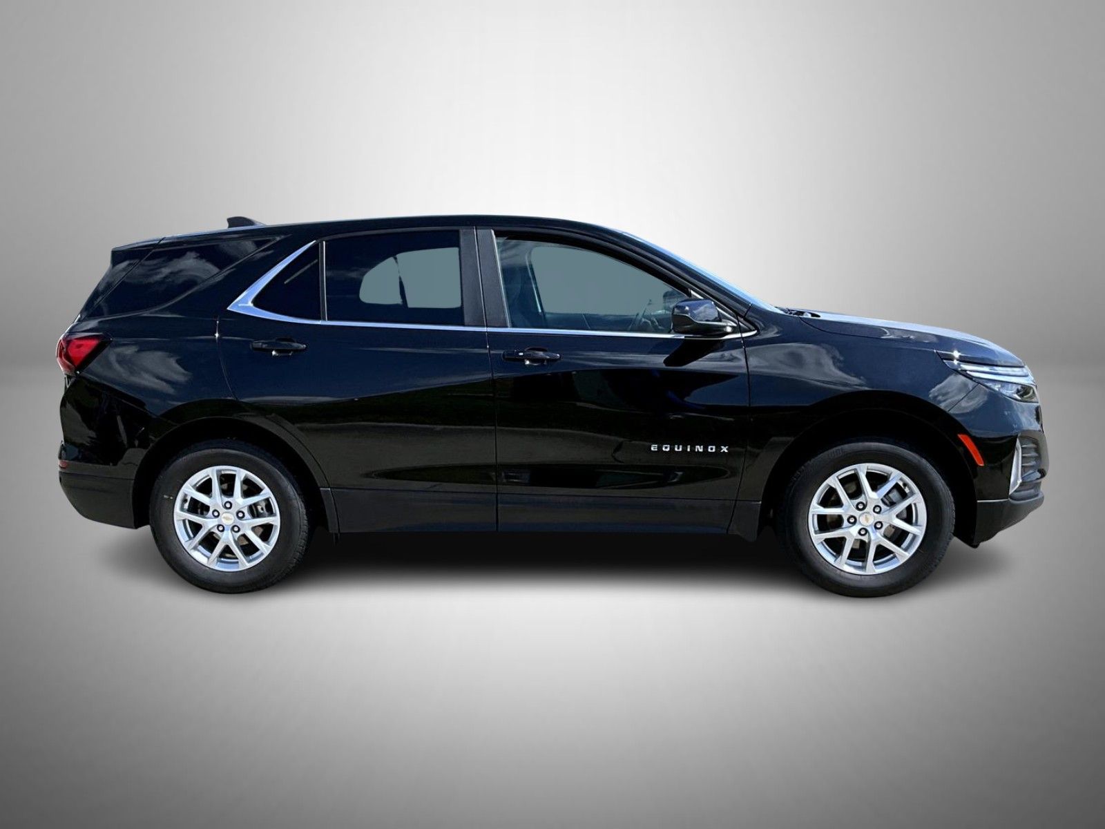 2024 Chevrolet Equinox LT photo 2