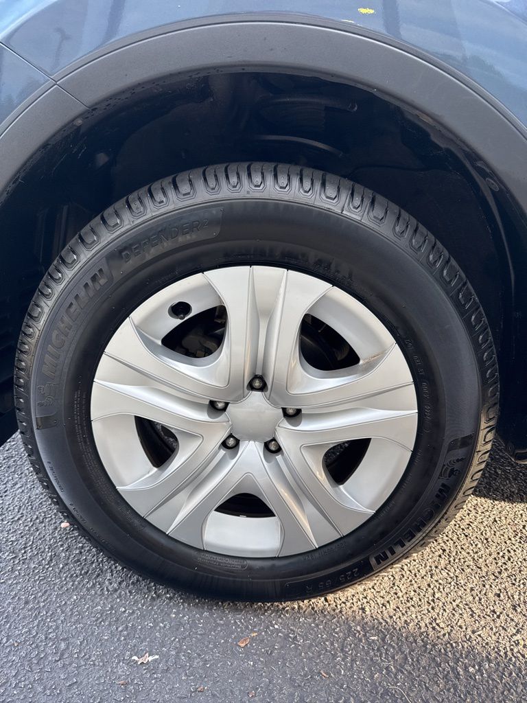 2013 Toyota RAV4 LE photo 16