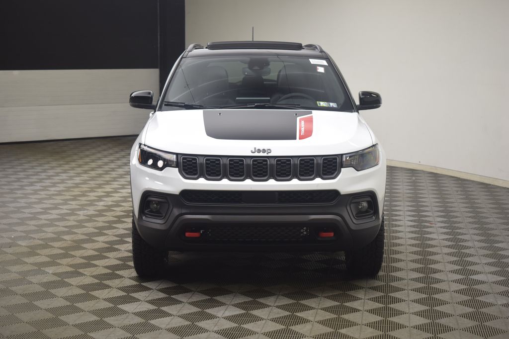 2025 Jeep Compass Trailhawk photo 2