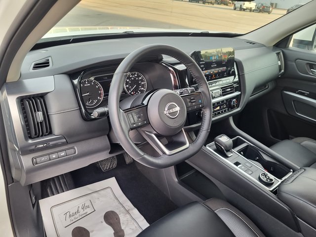 2022 Nissan Pathfinder SL photo 9