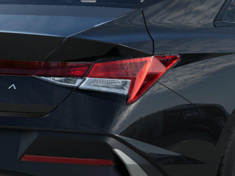 2025 Hyundai Elantra SE photo 8