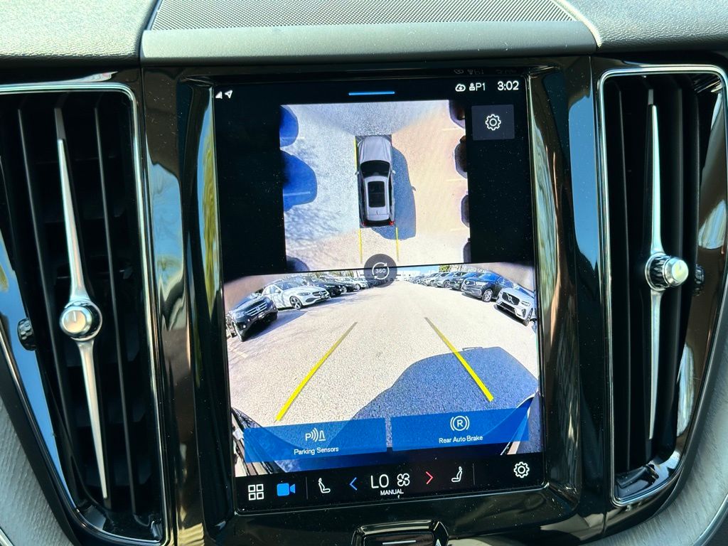 2025 Volvo XC60 B5 Plus photo 18