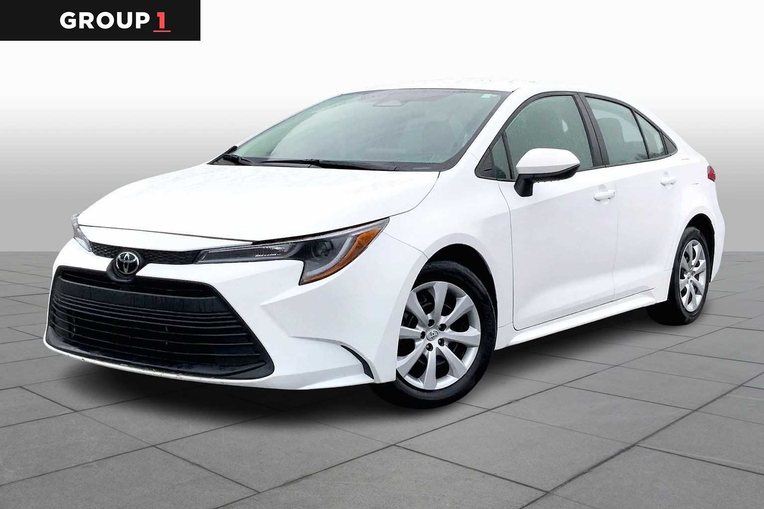 2024 Toyota Corolla LE's photo