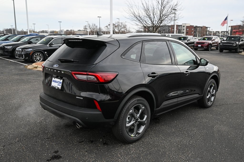 2026 Ford Escape ST-Line photo 2