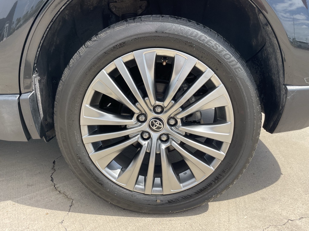 2023 Toyota Venza LE photo 19