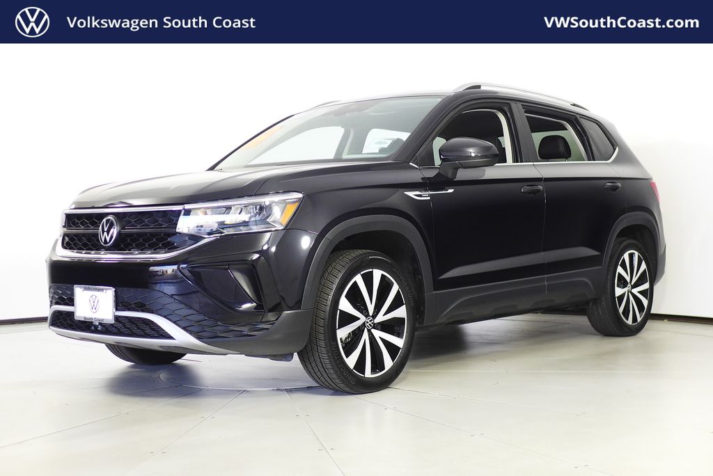 2024 Volkswagen Taos SE's photo