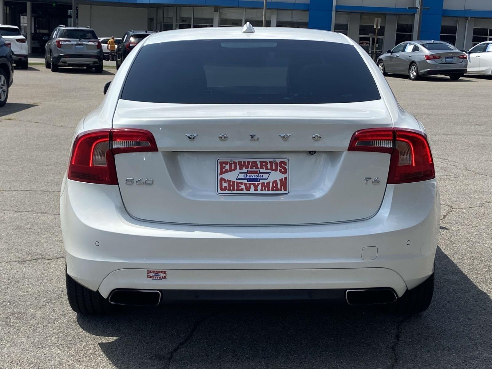 2015 Volvo S60 T6 Drive-E Platinum photo 4