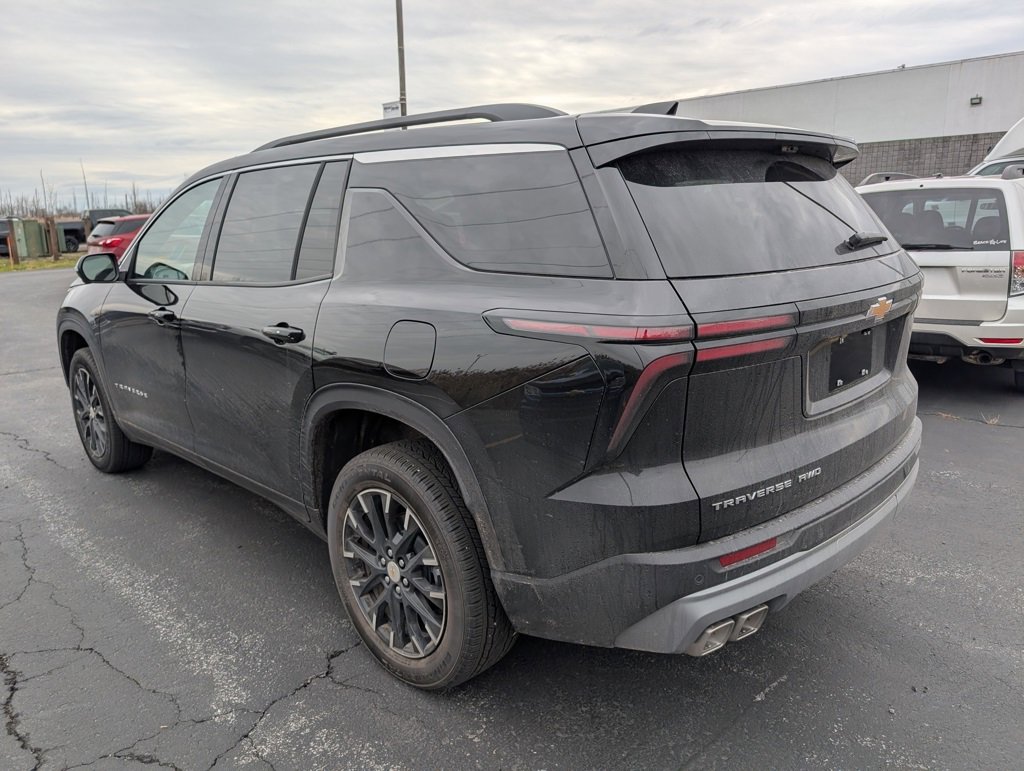 2026 Chevrolet Traverse photo 3