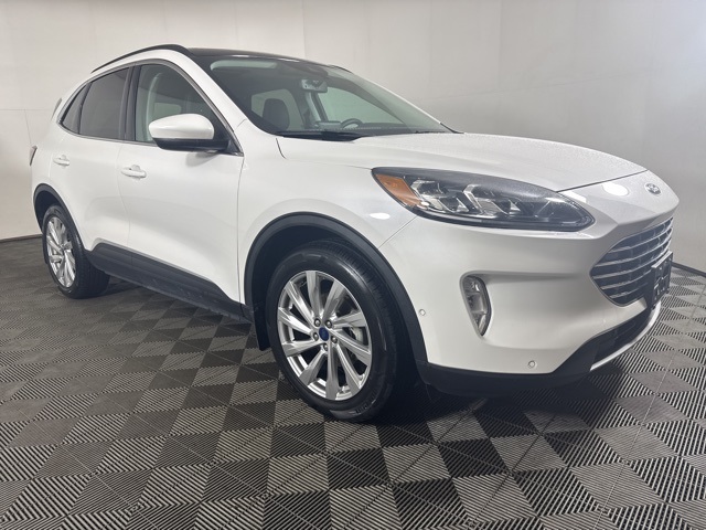 2022 Ford Escape Titanium's photo