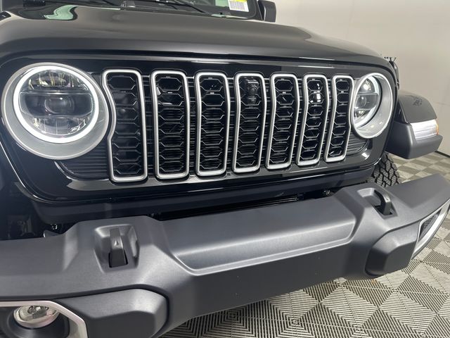 2025 Jeep Wrangler Sahara photo 5