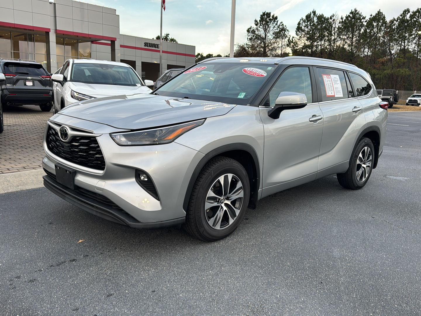2023 Toyota Highlander XLE's photo