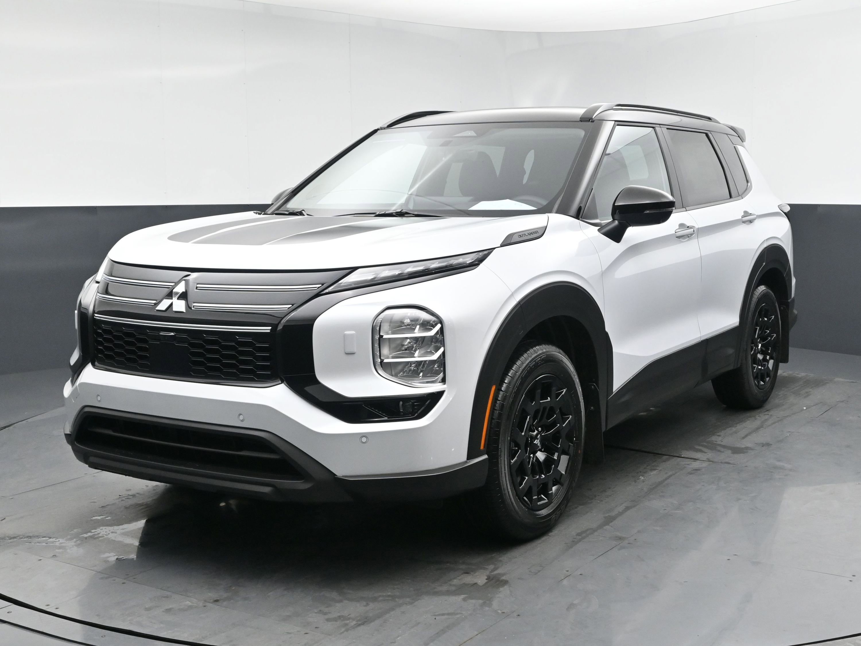 2025 Mitsubishi Outlander Trail Edition's photo