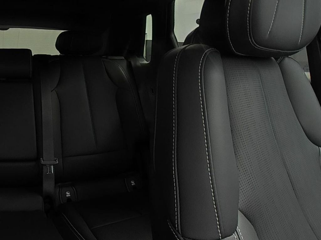 2025 Cadillac Lyriq Luxury photo 14