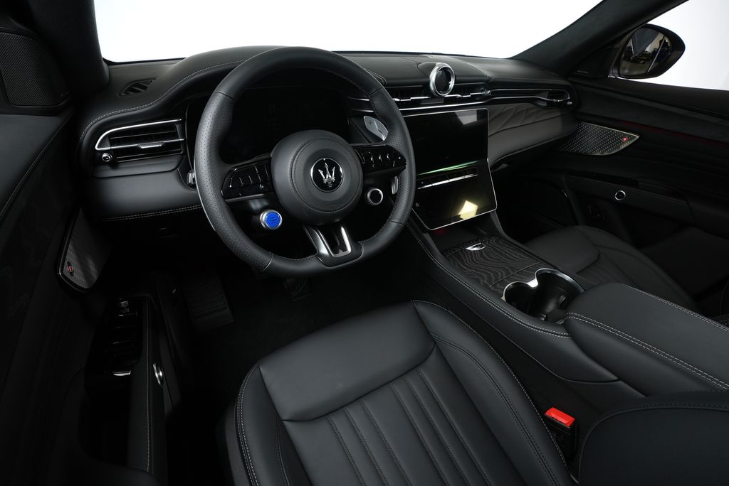 2025 Maserati Grecale photo 13