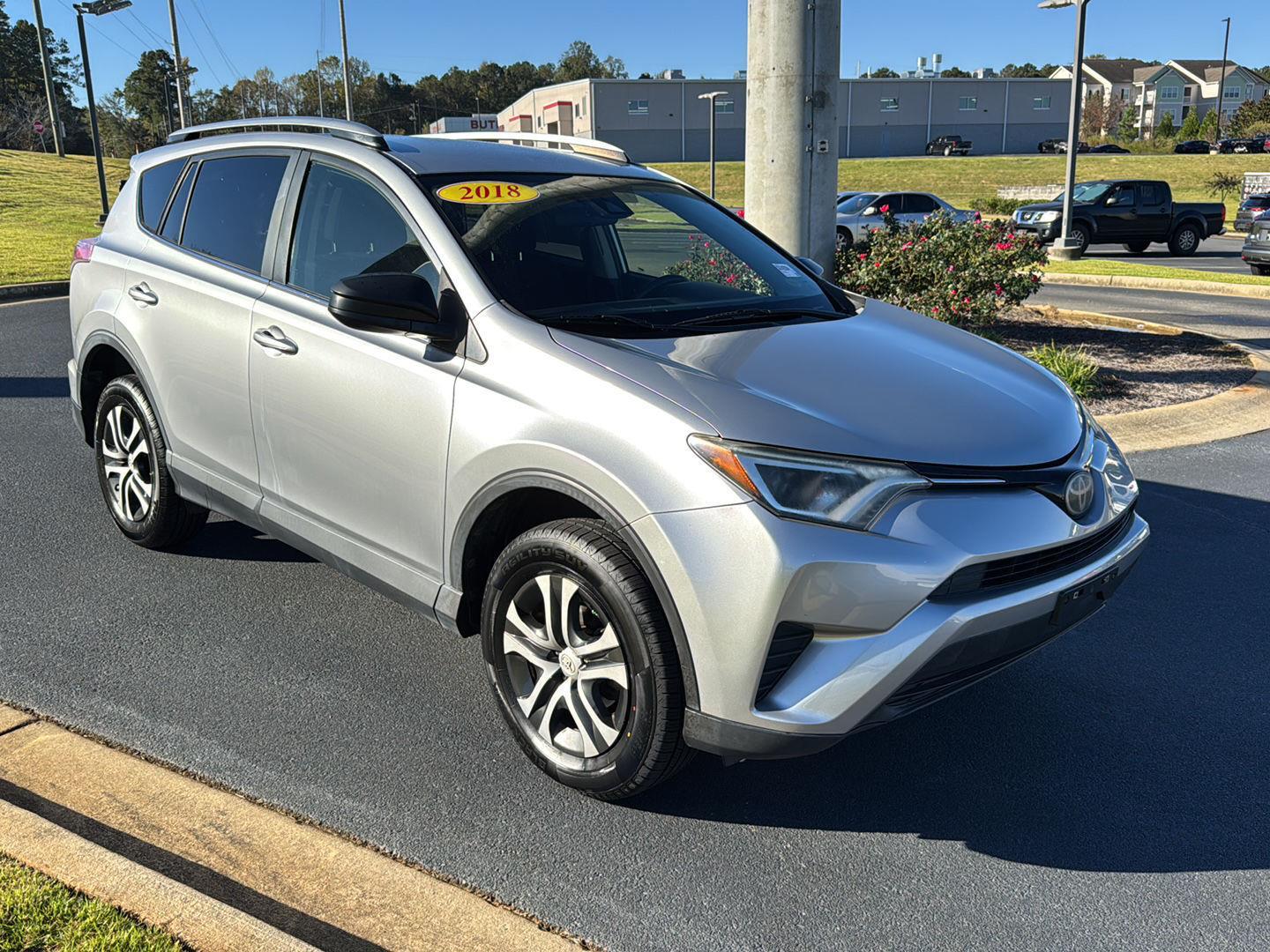 2018 Toyota RAV4 LE photo 4