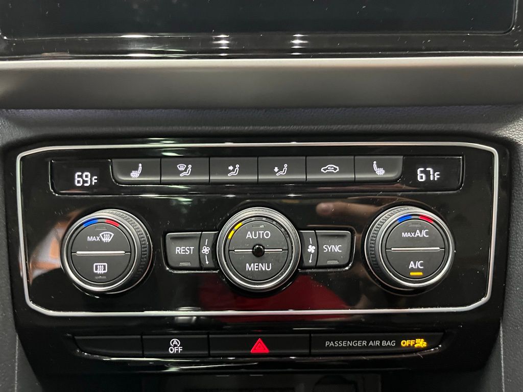 2023 Volkswagen Atlas SEL photo 17