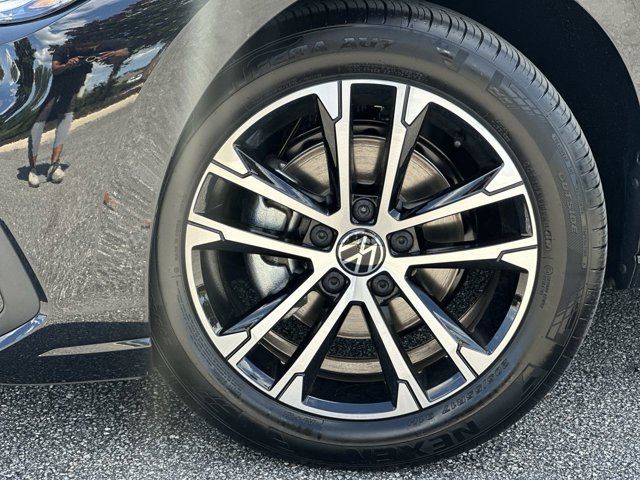 2025 Volkswagen Jetta 1.5T Sport photo 2