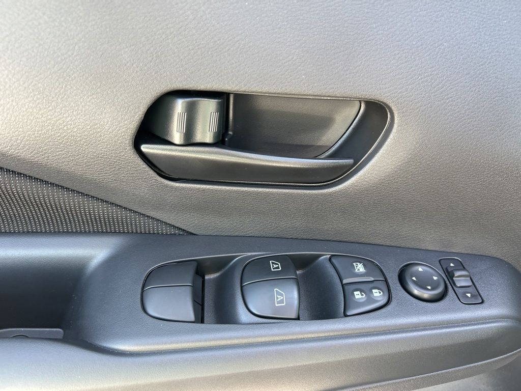 2025 Nissan Kicks Play S photo 10