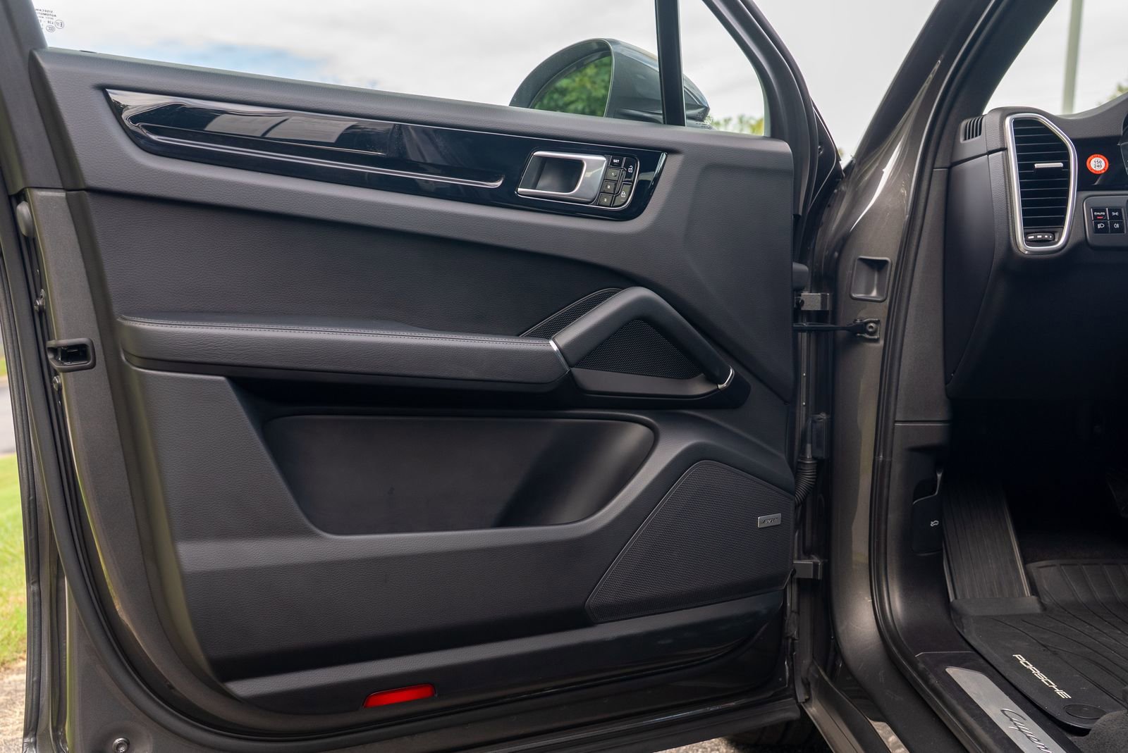 2021 Porsche Cayenne Base photo 17