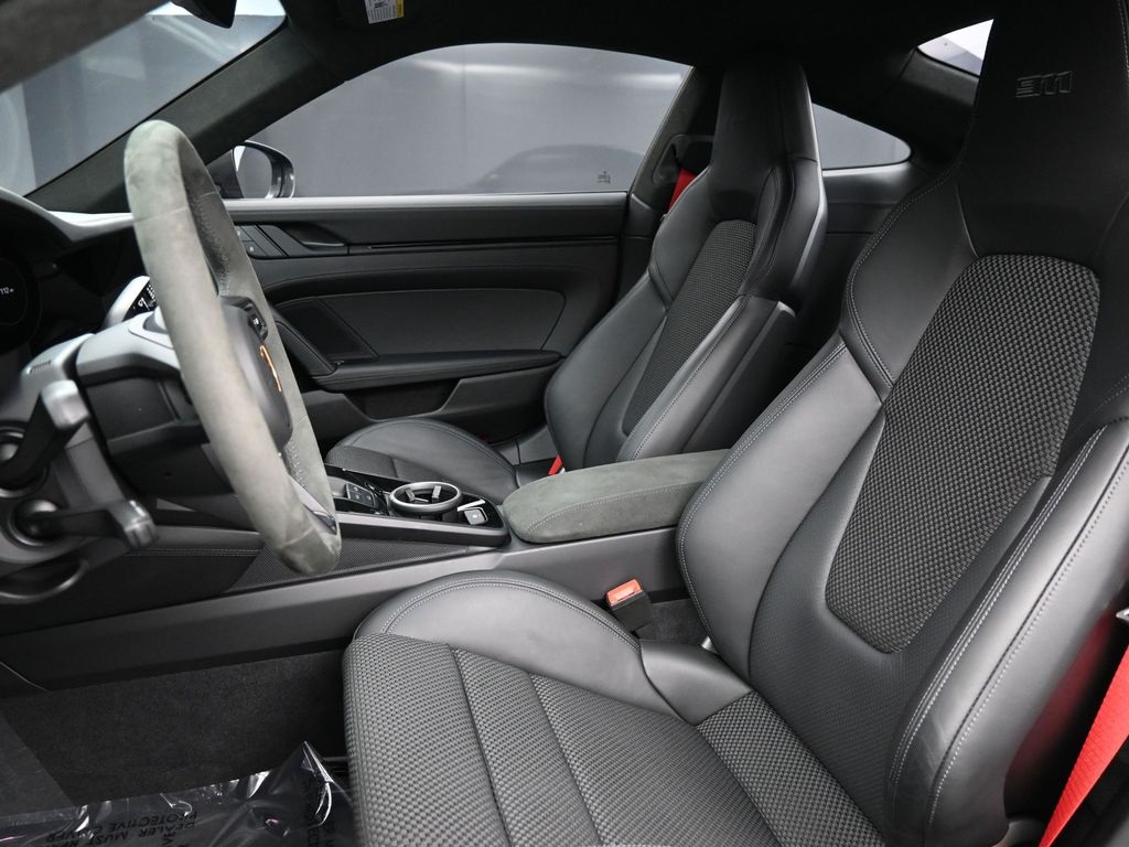 2024 Porsche 911 T photo 4