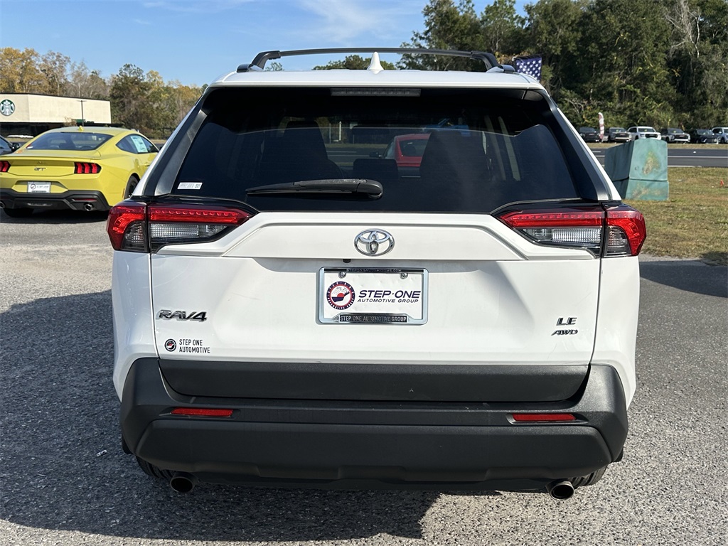 2019 Toyota RAV4 LE photo 2