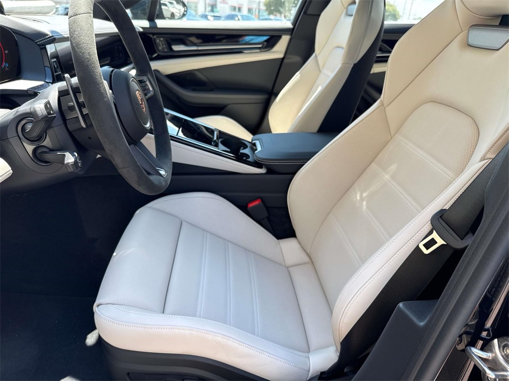 2025 Porsche Panamera 4 photo 13