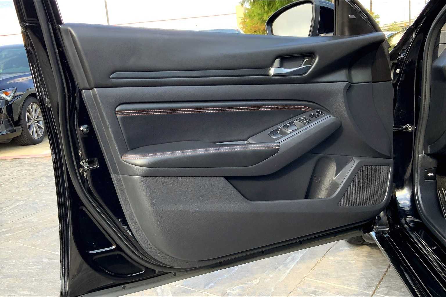 2019 Nissan Altima 2.5 SR photo 21