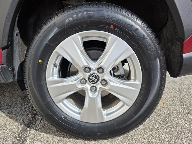 2021 Toyota RAV4 XLE photo 23