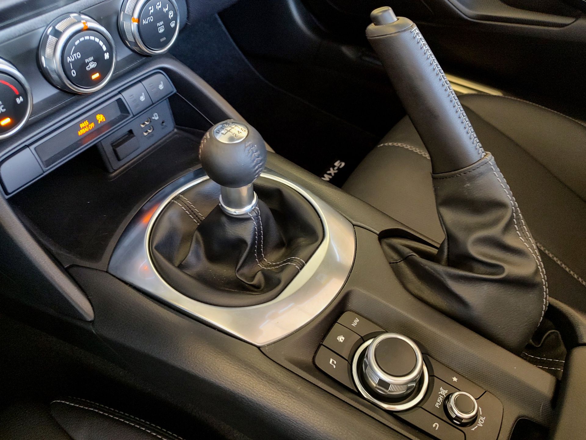 2023 Mazda MX-5 Miata Miata Grand Touring photo 17
