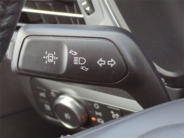 2020 Ford Escape Titanium Hybrid photo 26