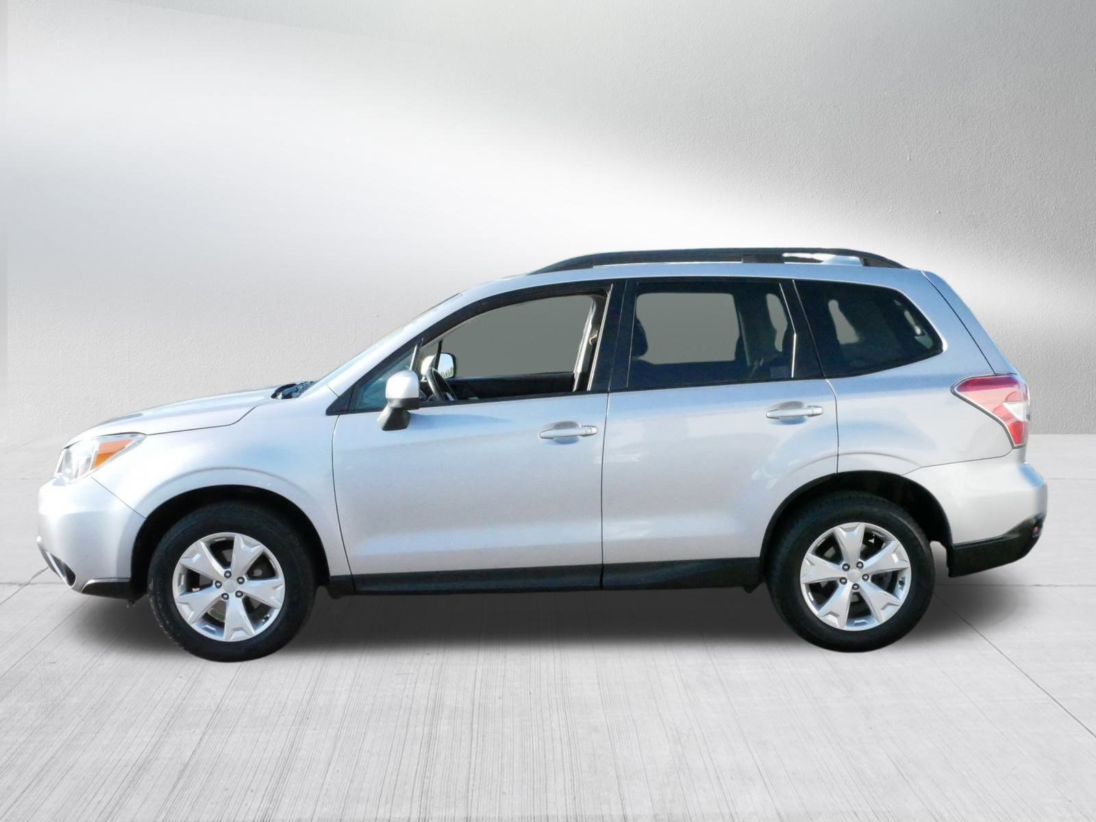 2016 Subaru Forester 2.5i Premium photo 4