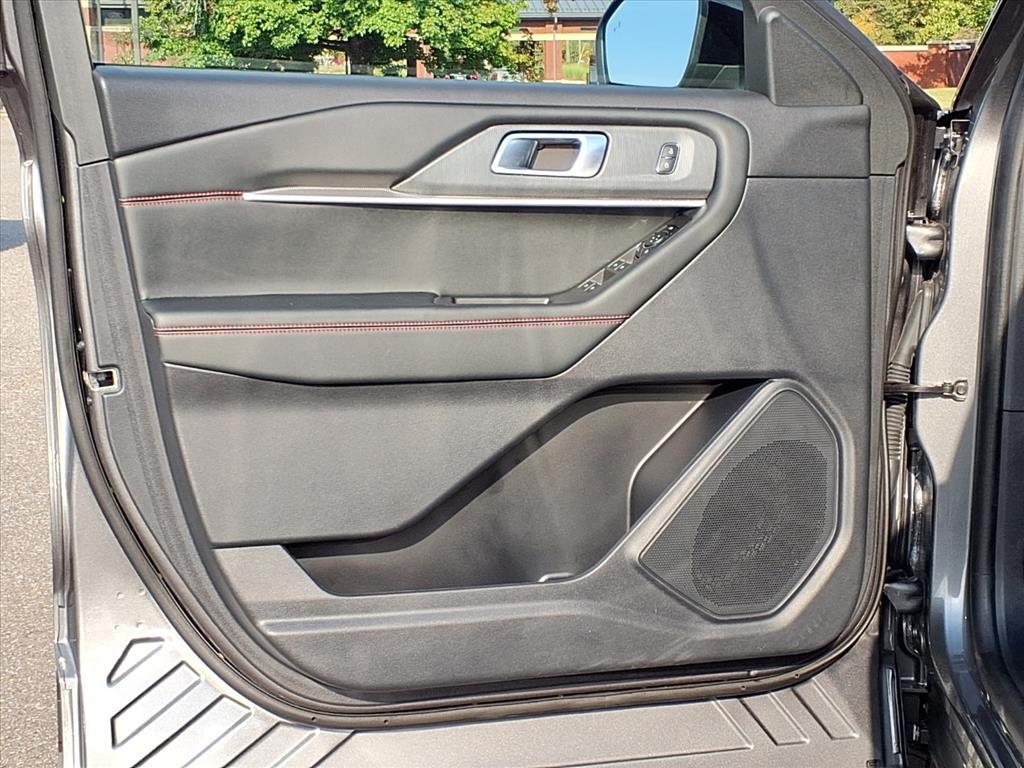 2025 Ford Explorer ST-Line photo 4