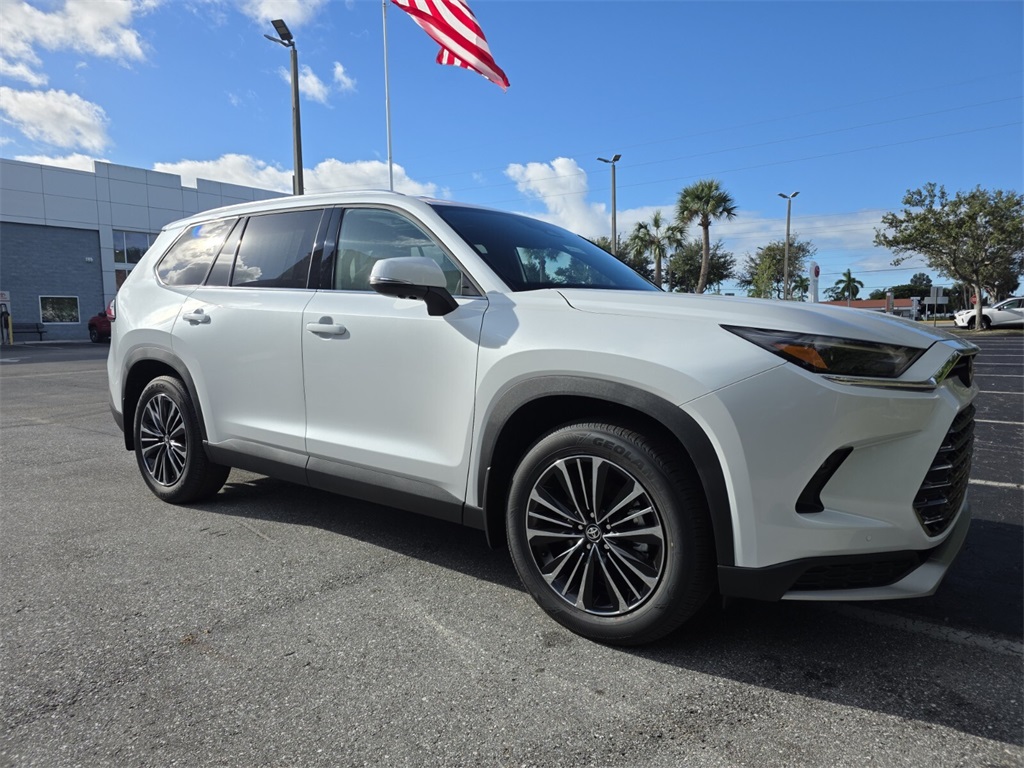 2026 Toyota Grand Highlander Platinum's photo