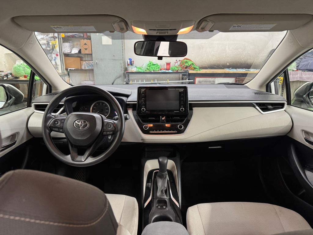 2022 Toyota Corolla LE photo 17