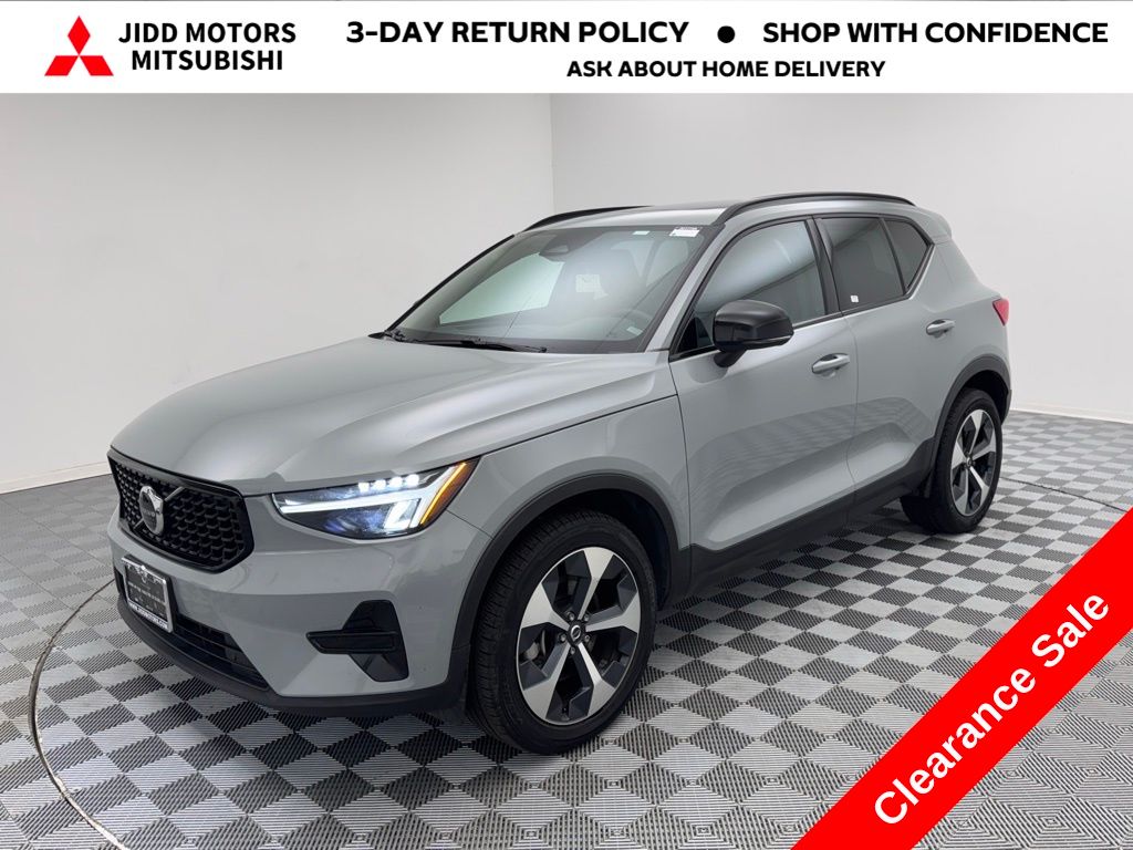 2024 Volvo XC40 Core's photo