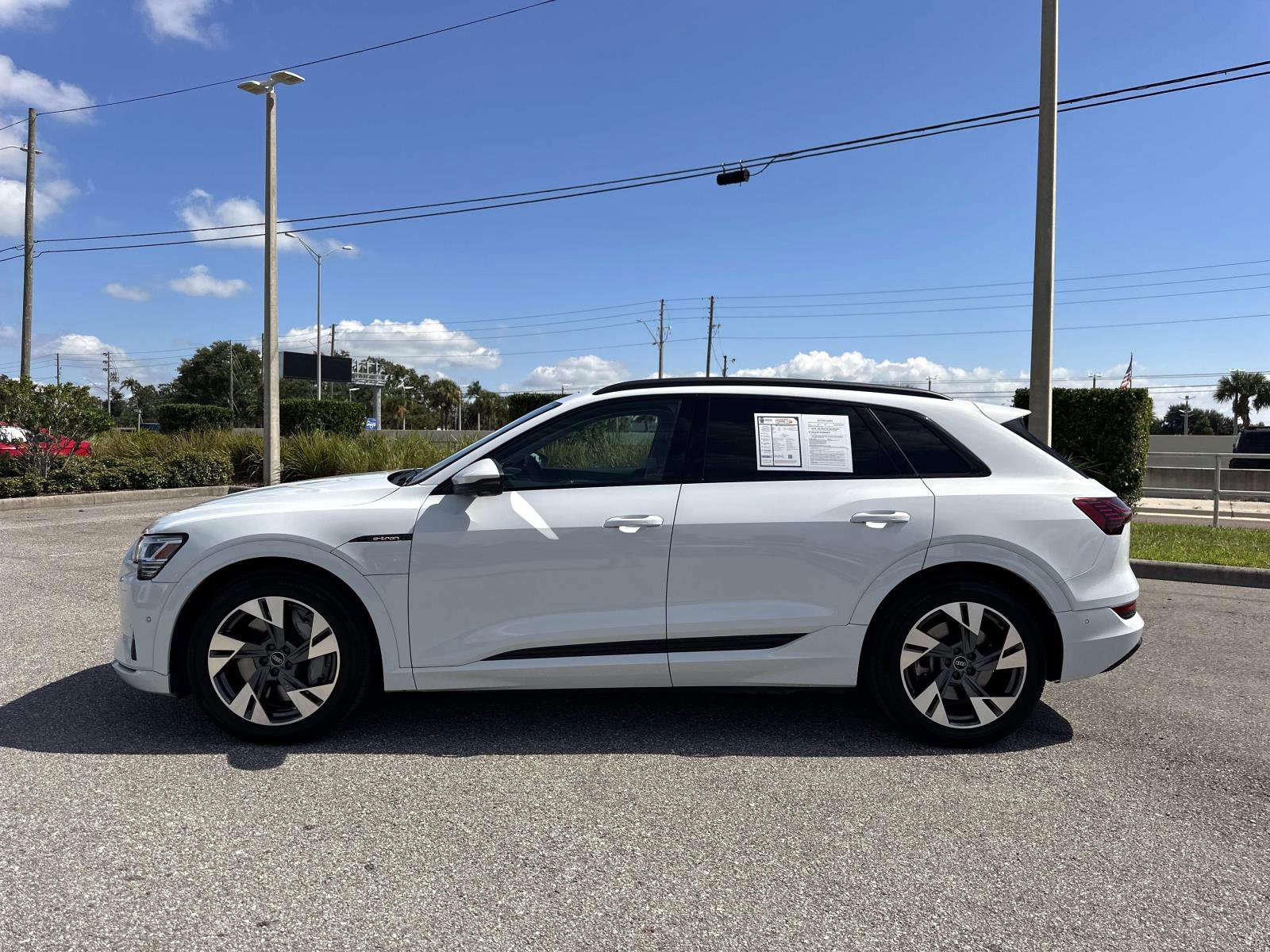 2021 Audi e-tron Premium photo 6