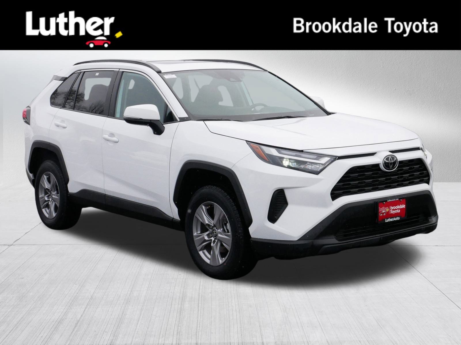 2025 Toyota RAV4 XLE's photo