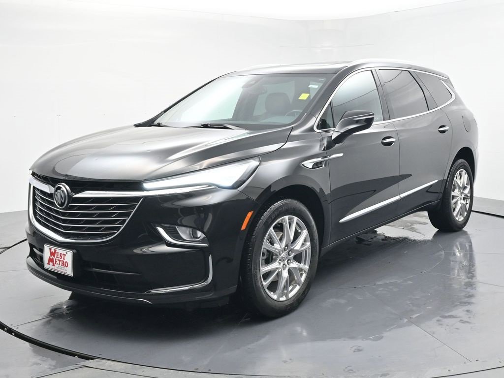 2023 Buick Enclave Essence's photo
