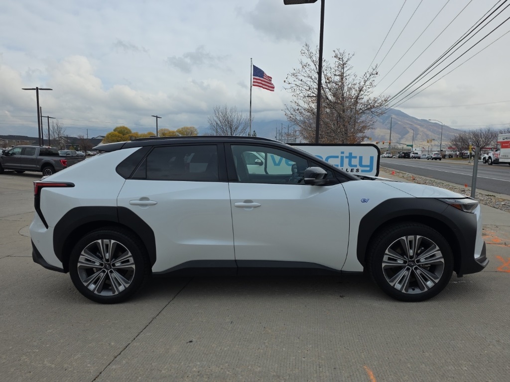 2023 Subaru Solterra Touring photo 2