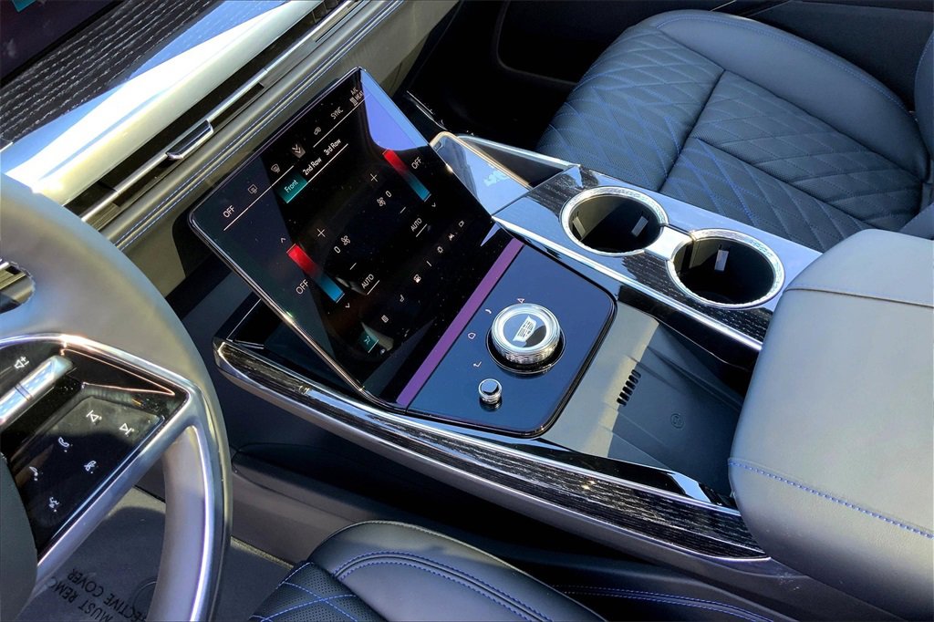 2025 Cadillac Escalade IQ Luxury photo 10