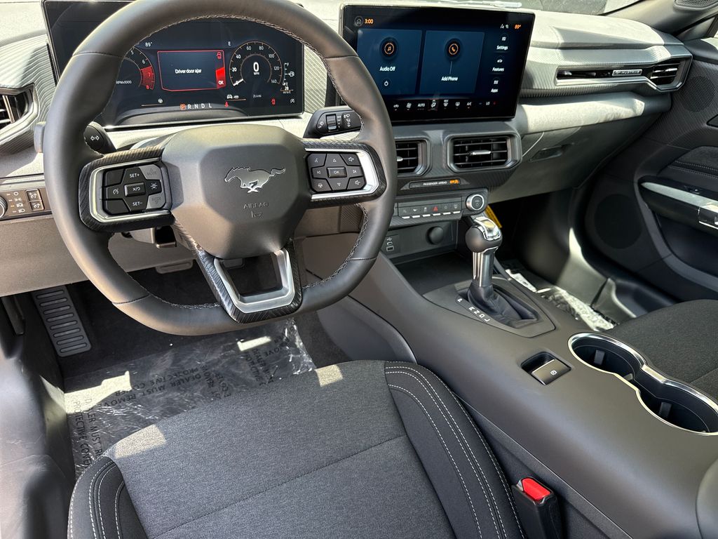 2025 Ford Mustang EcoBoost photo 4