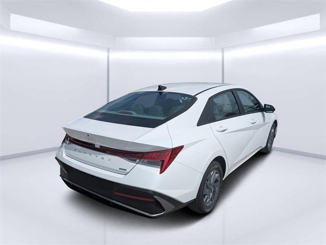 2025 Hyundai Elantra Hybrid Blue photo 3