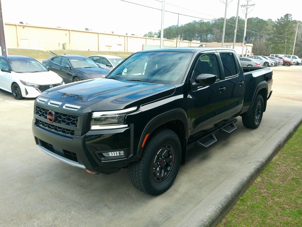 2025 Nissan Frontier Crew Cab PRO-4X photo 6