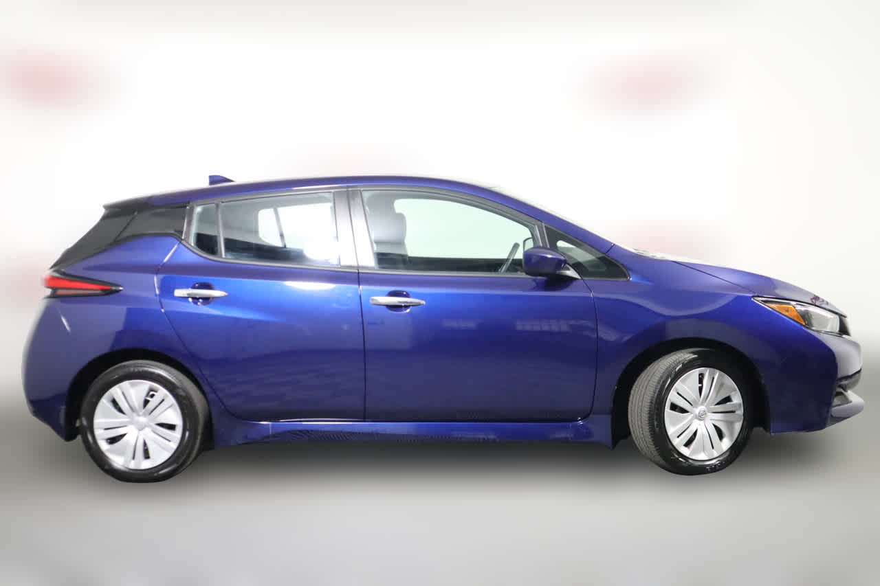 2025 Nissan Leaf S photo 3