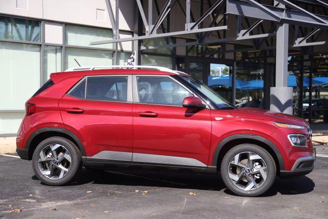 2025 Hyundai Venue SEL Limited photo 2